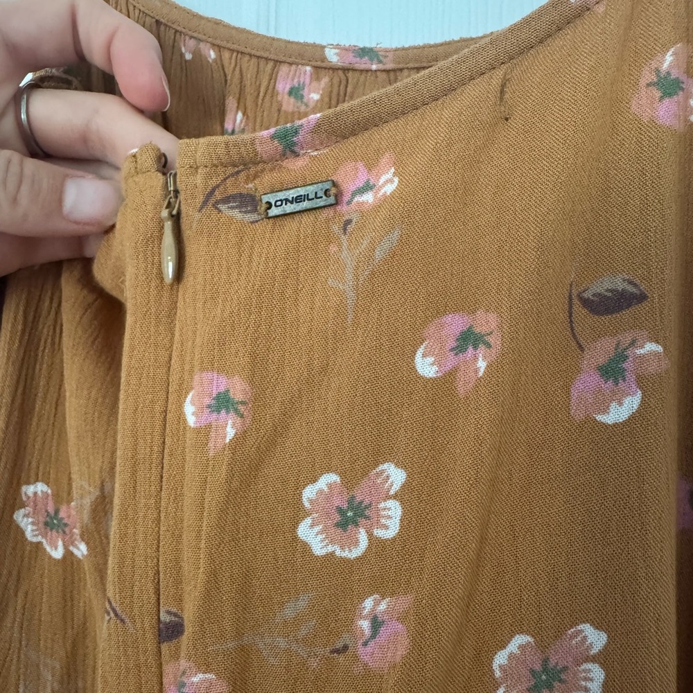 NWT O'Neill Floral Blouse in Warm Brown - Picture 5 of 6